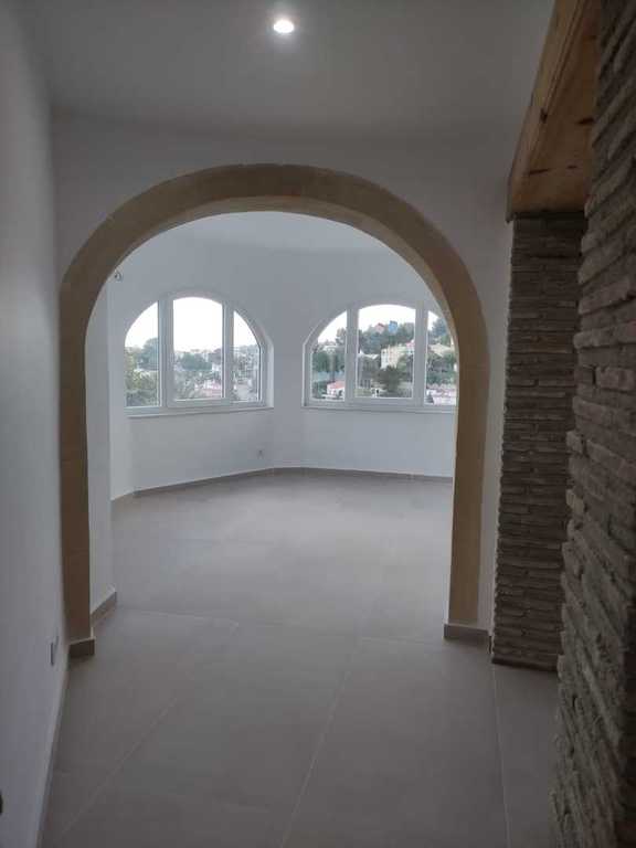 Arco recuperado con vistas al exterior