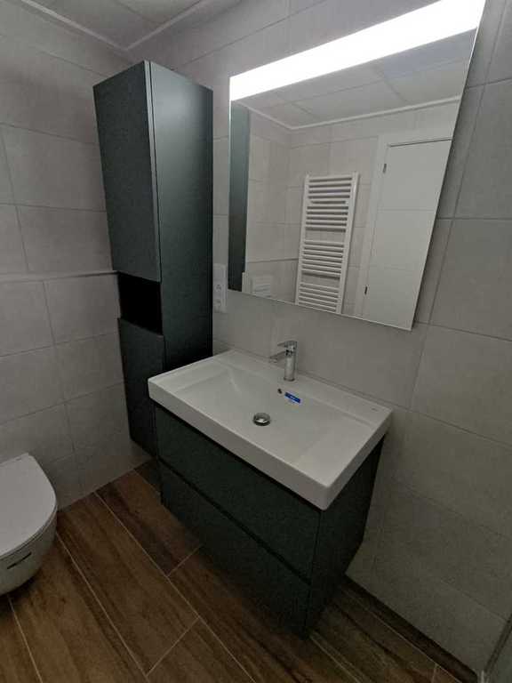 Mueble de baño y espejo